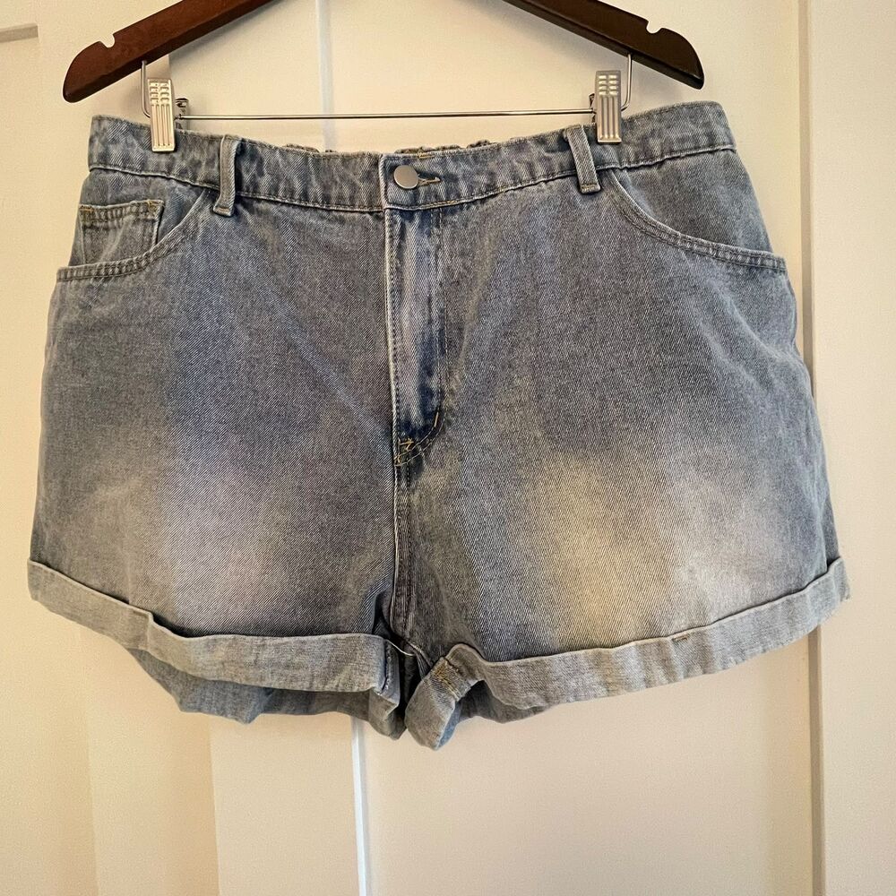 Womens Plus Size 2XL High Waisted Cuffed Denim Shorts Light Wash Jean Shorts - Picture 2 of 8